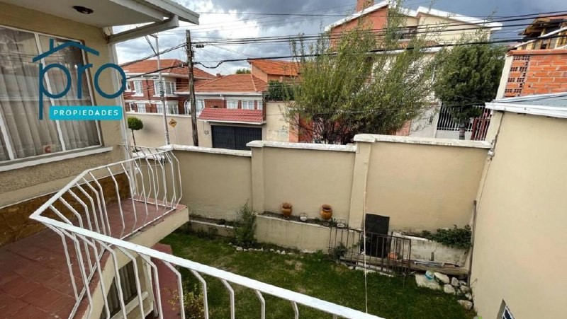 Casa Los Pinos, a una cuadra del Hipermaxi Foto 3