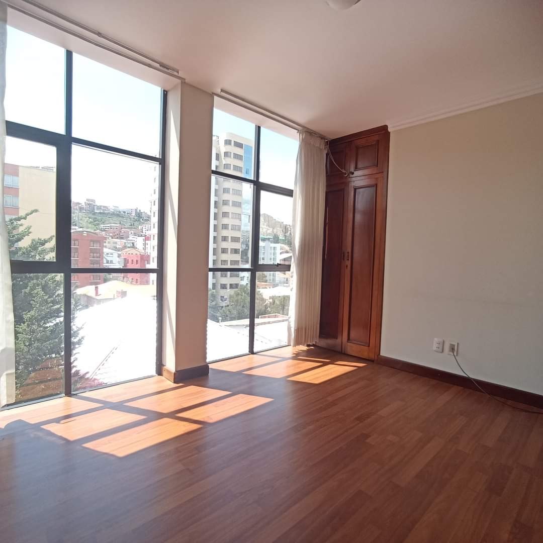 Departamento en Obrajes en La Paz 3 dormitorios 4 baños 1 parqueos Foto 16
