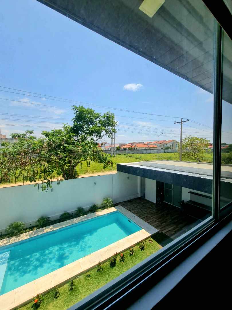 Casa en Urubó en Santa Cruz de la Sierra 4 dormitorios 5 baños 4 parqueos Foto 14