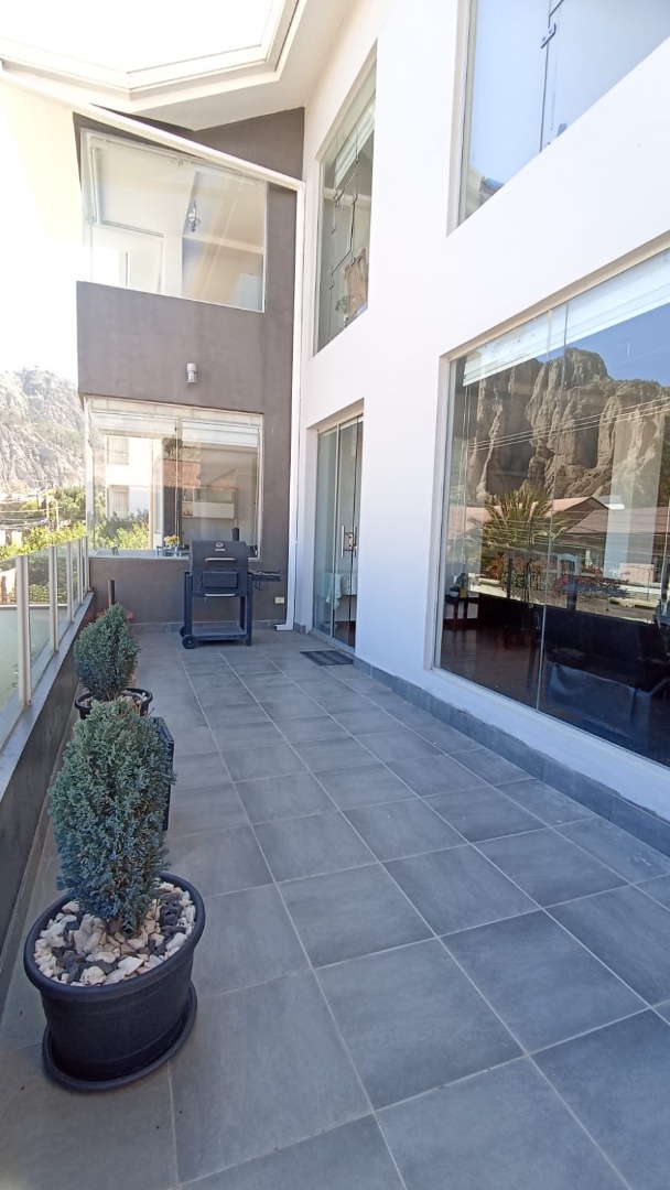 Casa en VentaAchumani 4 dormitorios 4 baños 2 parqueos Foto 2