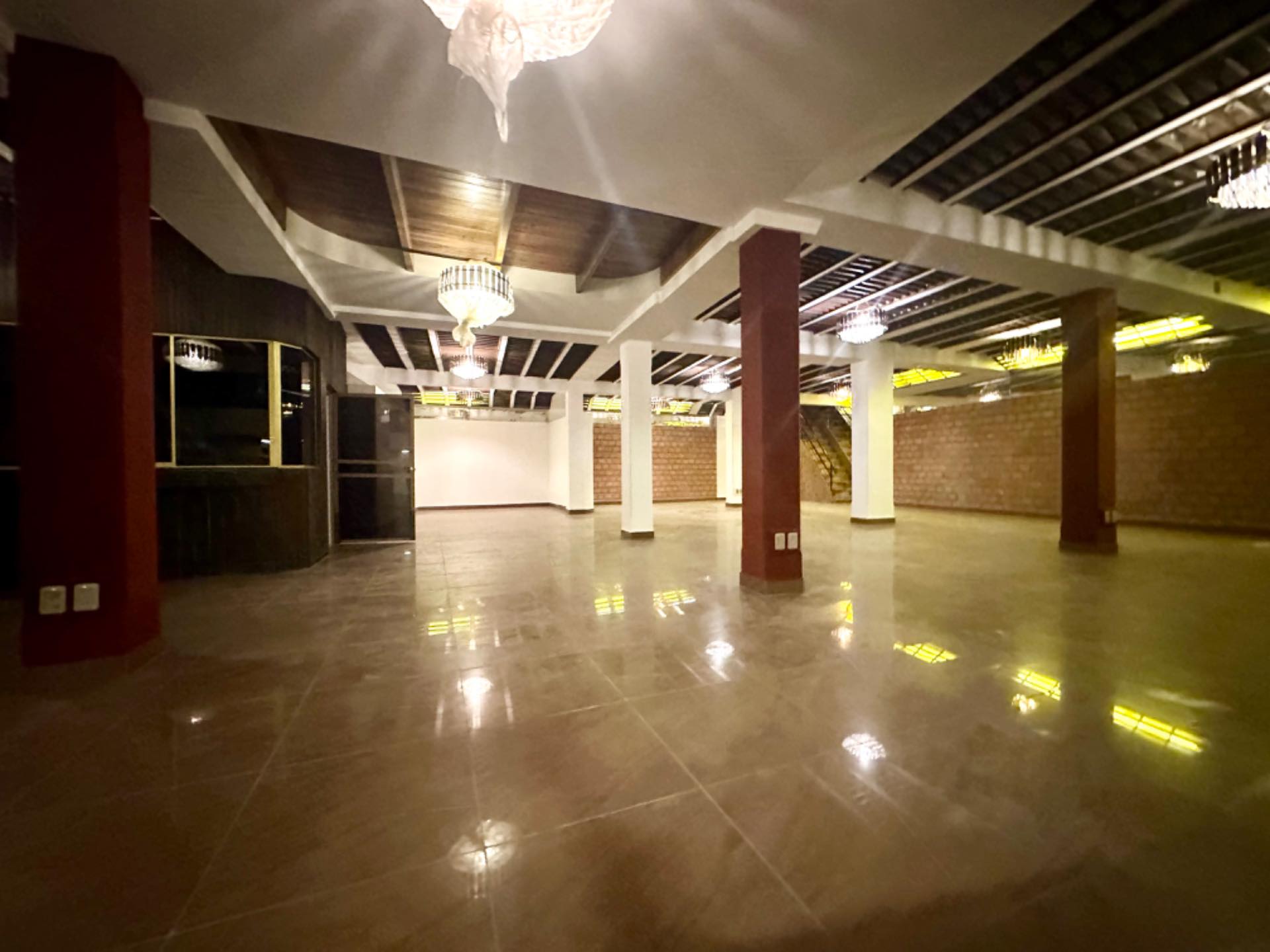 Local comercial en Achumani en La Paz  2 baños  Foto 11