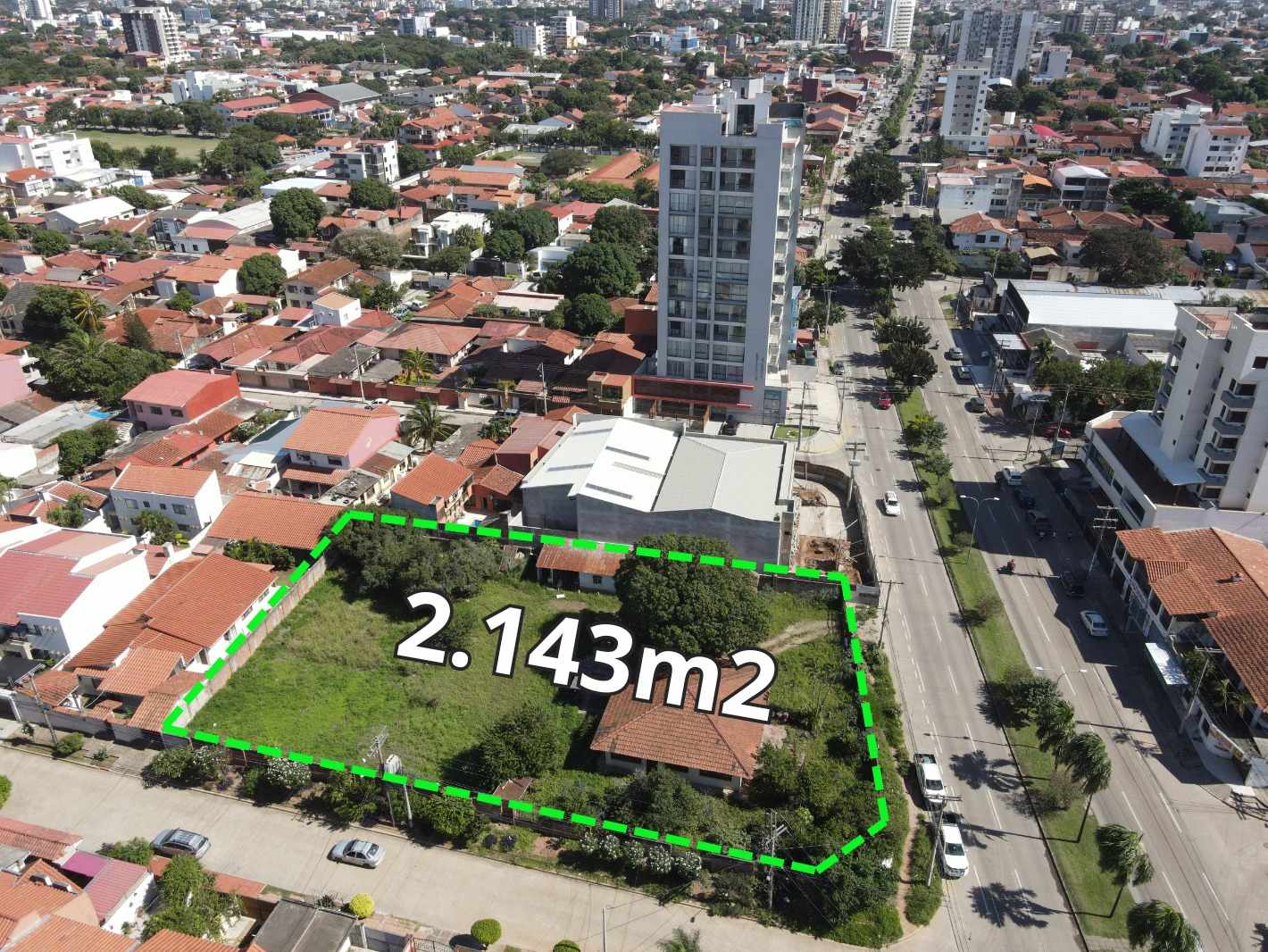 Terreno en VentaSOBRE AVENIDA PARAGUA ENTRE 2DO Y 3ER ANILLO. EN ESQUINA!!!    Foto 1