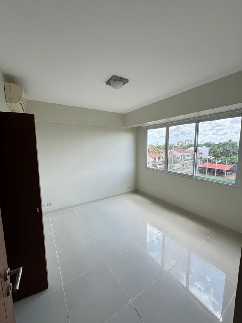 Departamento Avenida Alemana entre 4to y 5to anillo Condominio Solaris Foto 11