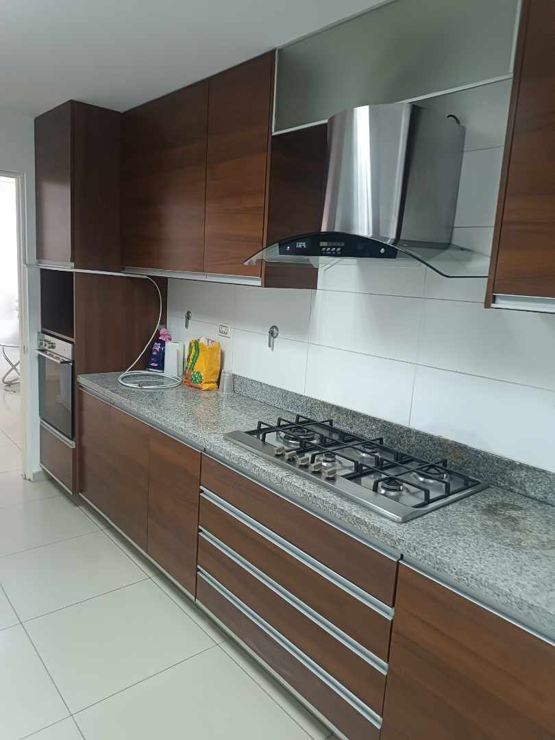 Departamento en Entre 4to y 5to anillo Oeste en Santa Cruz de la Sierra 3 dormitorios 3 baños 2 parqueos Foto 12