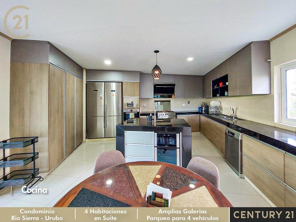 Casa en Urubó en Santa Cruz de la Sierra 4 dormitorios 5 baños 4 parqueos Foto 8