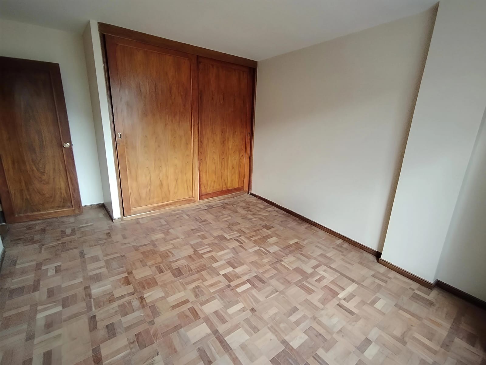 Departamento en VentaAvenida Sanchez Lima No 2054 , edificio Orion Zona de Sopocachi 3 dormitorios 3 baños 1 parqueos Foto 4