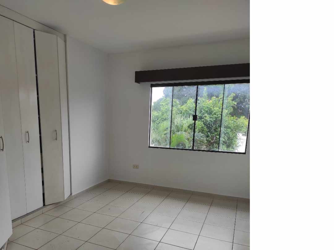 Casa en Entre 2do y 3er anillo Norte en Santa Cruz de la Sierra 3 dormitorios 3 baños 2 parqueos Foto 13