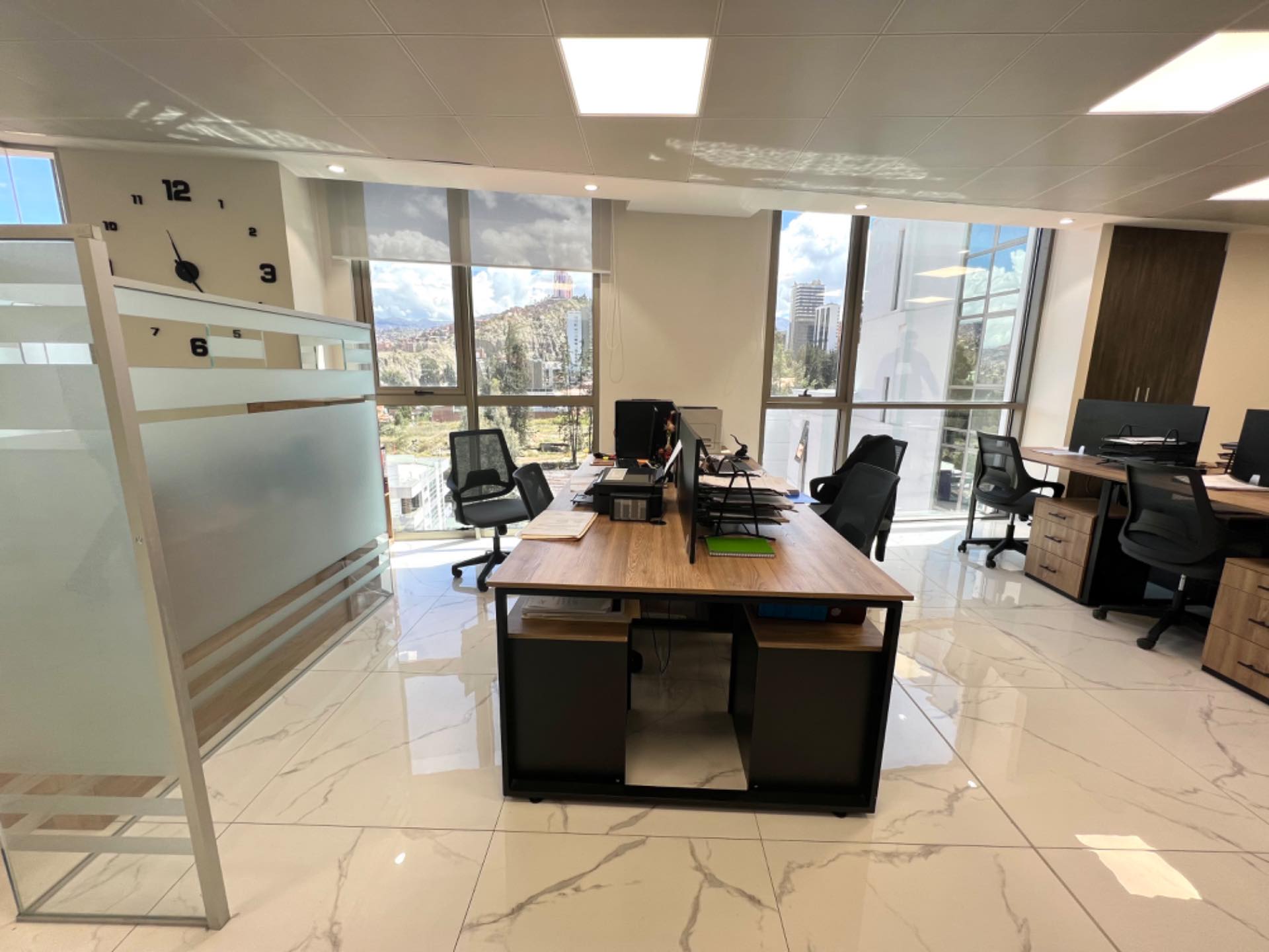 Oficina en Calacoto en La Paz 2 dormitorios 2 baños  Foto 3