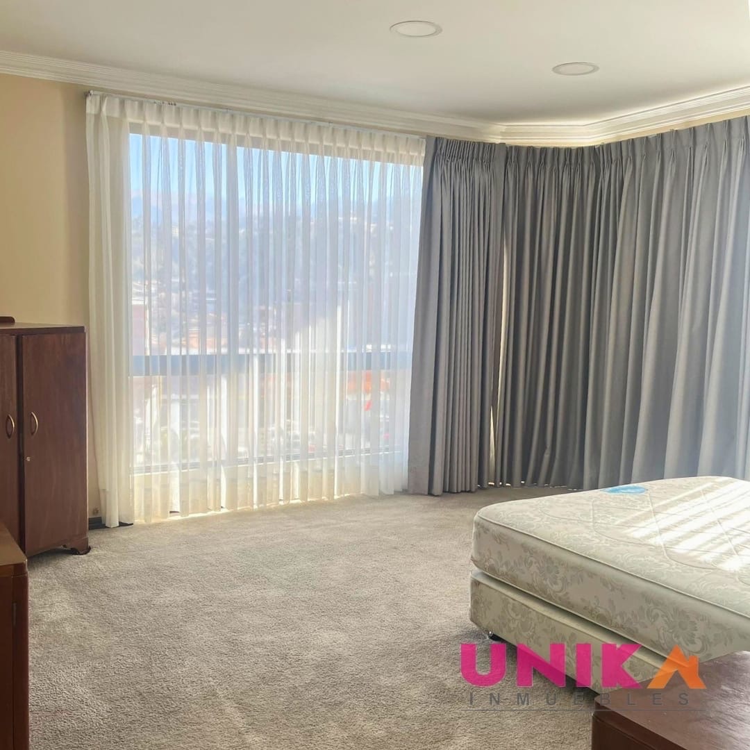 Departamento en AlquilerHermoso Penthouse Duplex Semi Amueblado, con lindas vista , Calacoto  3 dormitorios 4 baños 2 parqueos Foto 30