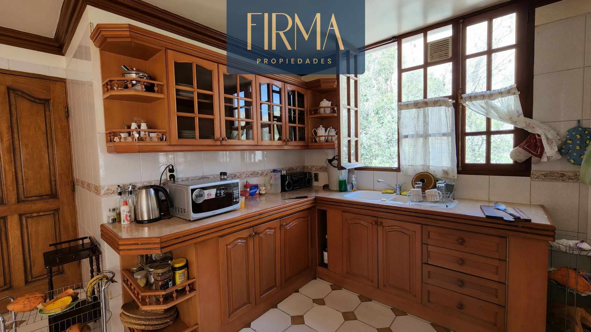 Casa en VentaCASA EN VENTA, ACHUMANI, COND, PRIVADO 5 dormitorios 5 baños 2 parqueos Foto 9