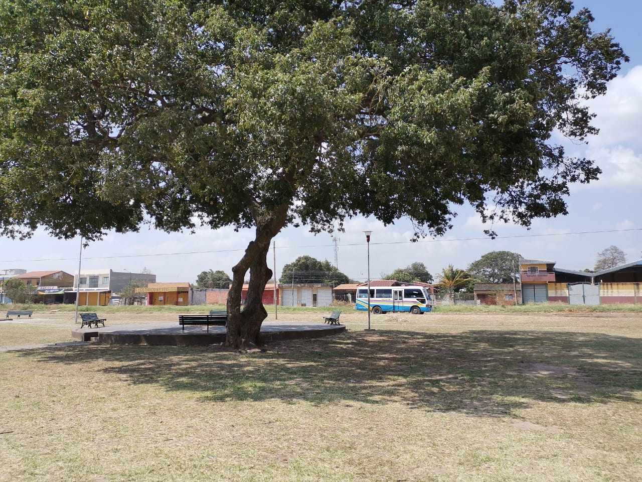 Casa en VentaAVENIDA LA CAMPANA  UNA CUADRA ANTES DEL 8VO ANILLO Y DOS CUADRAS DEL MERCADO LA CAMPANA Foto 13