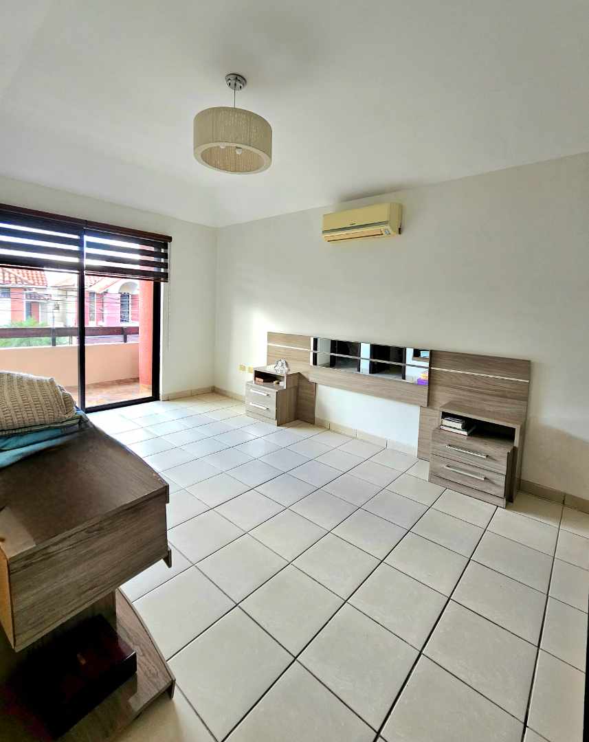 Casa Av. Banzer- ZONA REMANSO  Foto 14