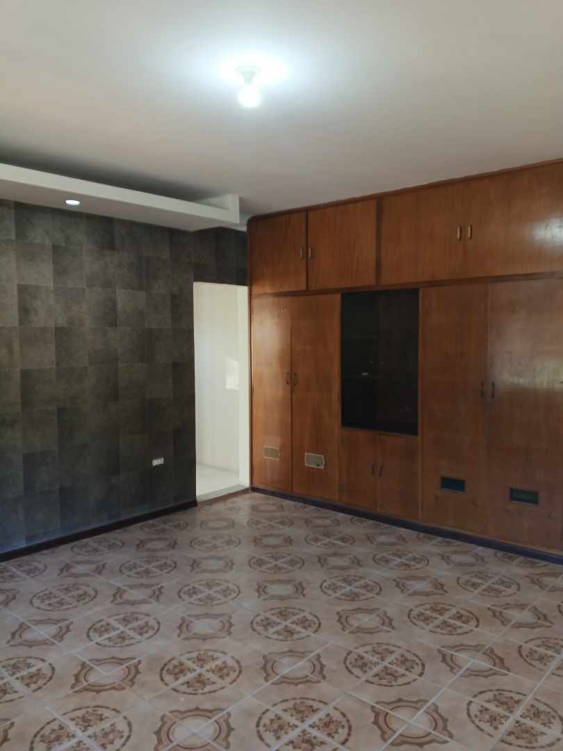 Casa en AlquilerAlquiler de Casa sobre Av 3er Anillo  5 dormitorios 4 baños 2 parqueos Foto 18