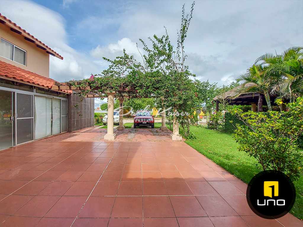 Casa en Urubó en Santa Cruz de la Sierra 4 dormitorios 4 baños 8 parqueos Foto 8