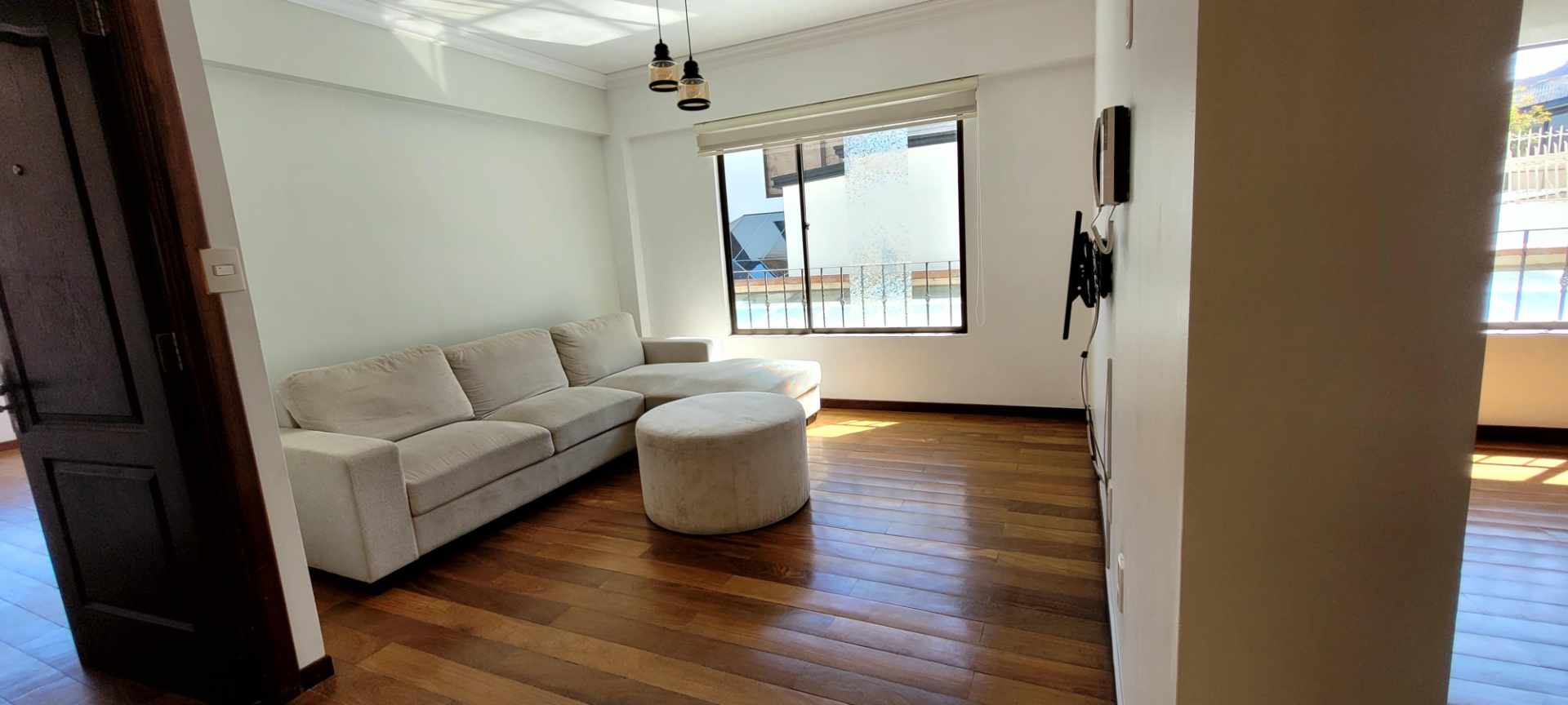 Casa en Alquiler
Hermosa y moderna casa en  alquiler en Achumani 3 dormitorios 4 baños 3 parqueos Foto 8