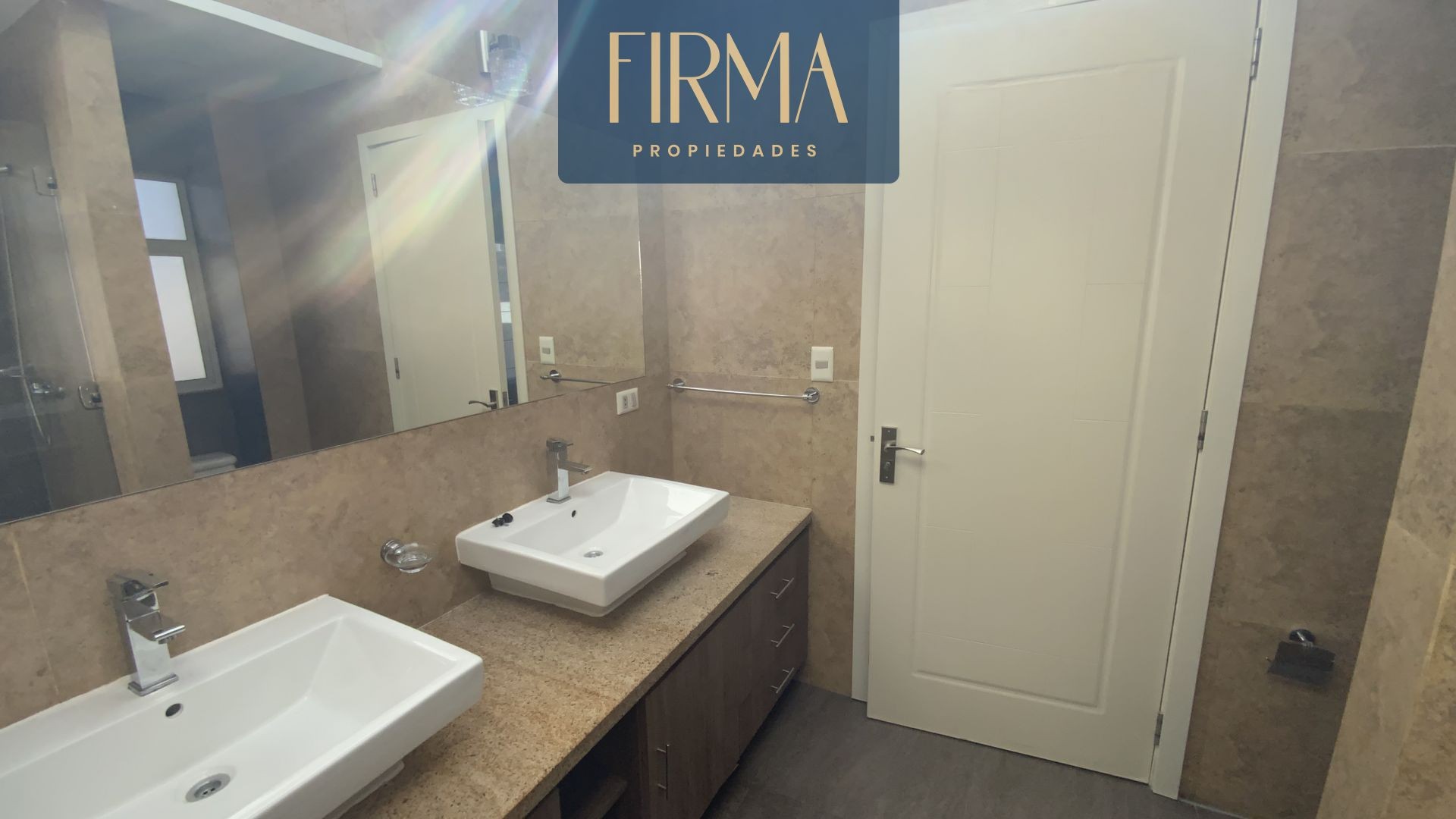 Casa en Achumani en La Paz 3 dormitorios 4 baños 3 parqueos Foto 11