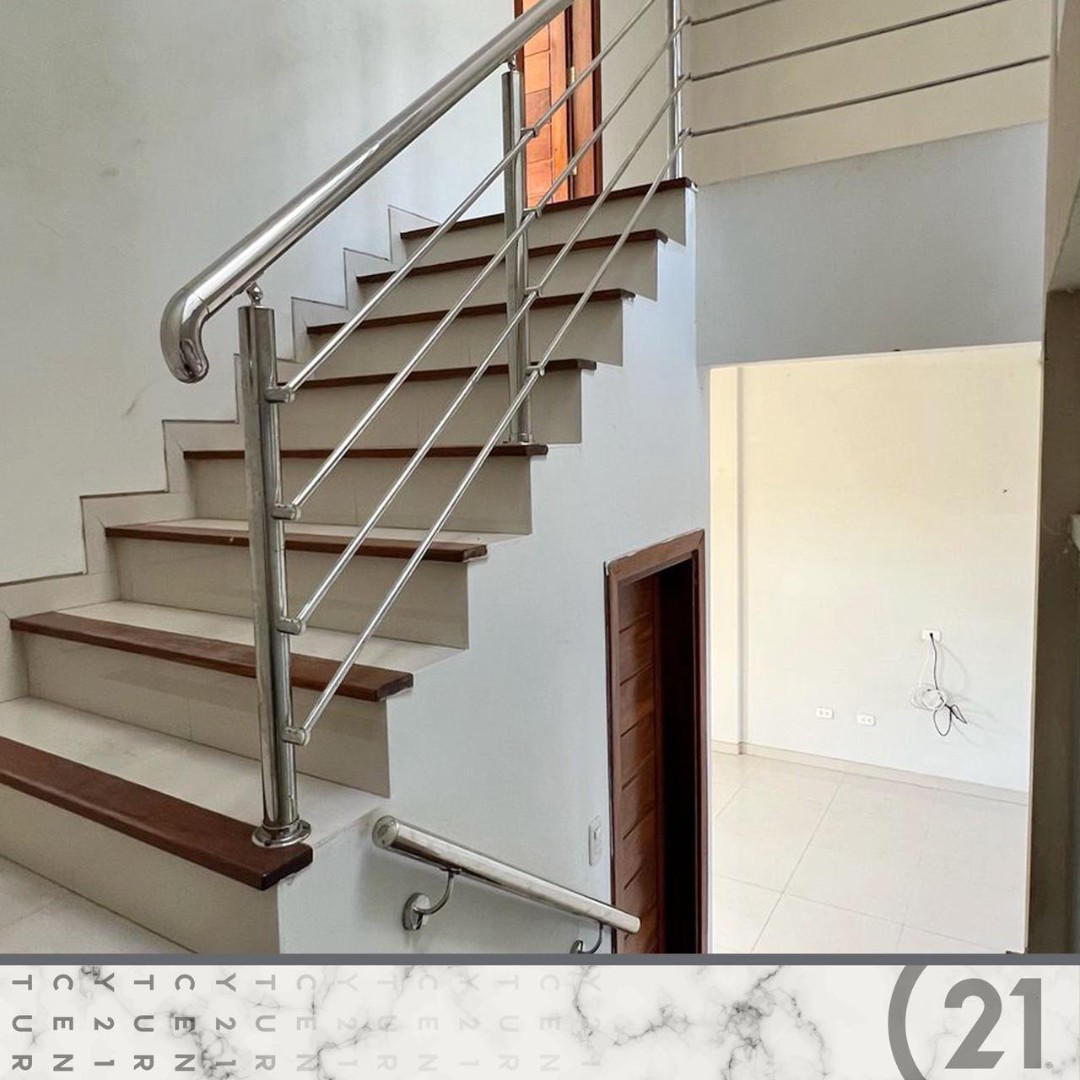 Casa en Entre 6to y 7mo anillo Sur en Santa Cruz de la Sierra 5 dormitorios 4 baños 2 parqueos Foto 14