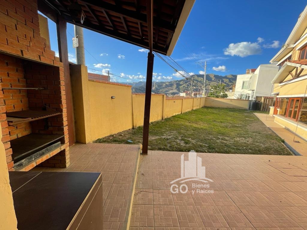 Casa en Achumani en La Paz 4 dormitorios 4 baños 2 parqueos Foto 6