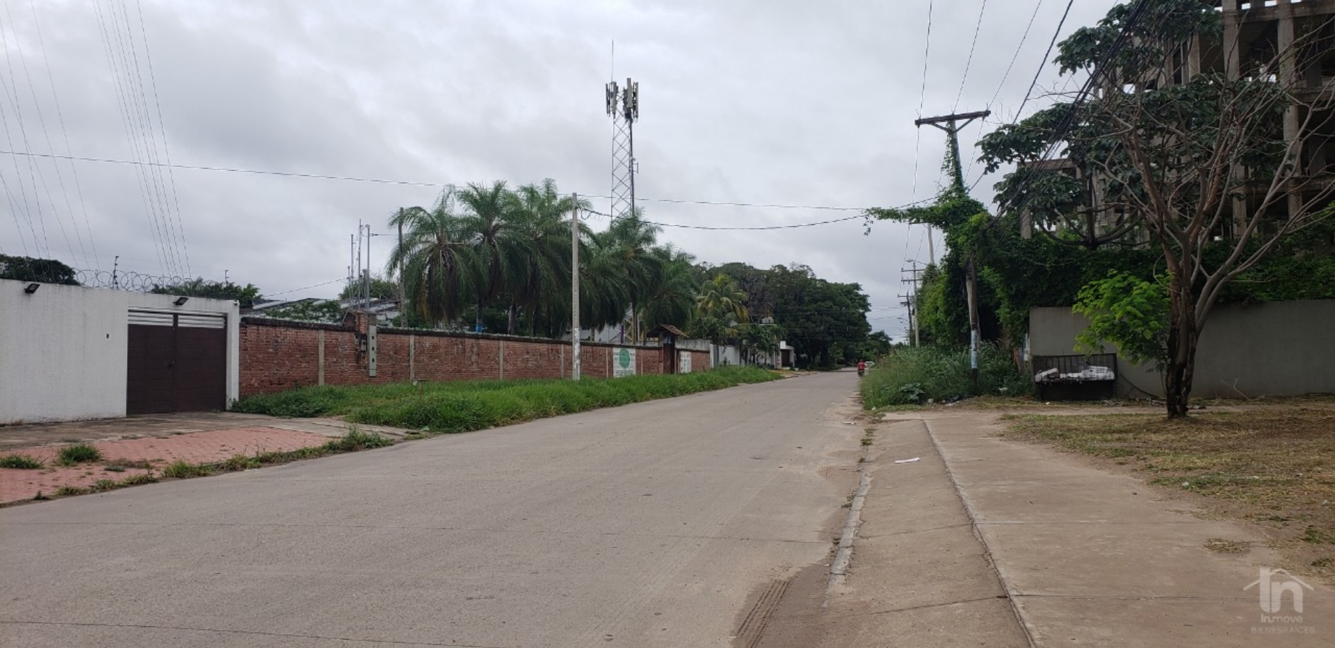 Terreno en VentaAv.Banzer entre 6 y 7 anillo atrás del Hipermaxi  Center  Foto 3