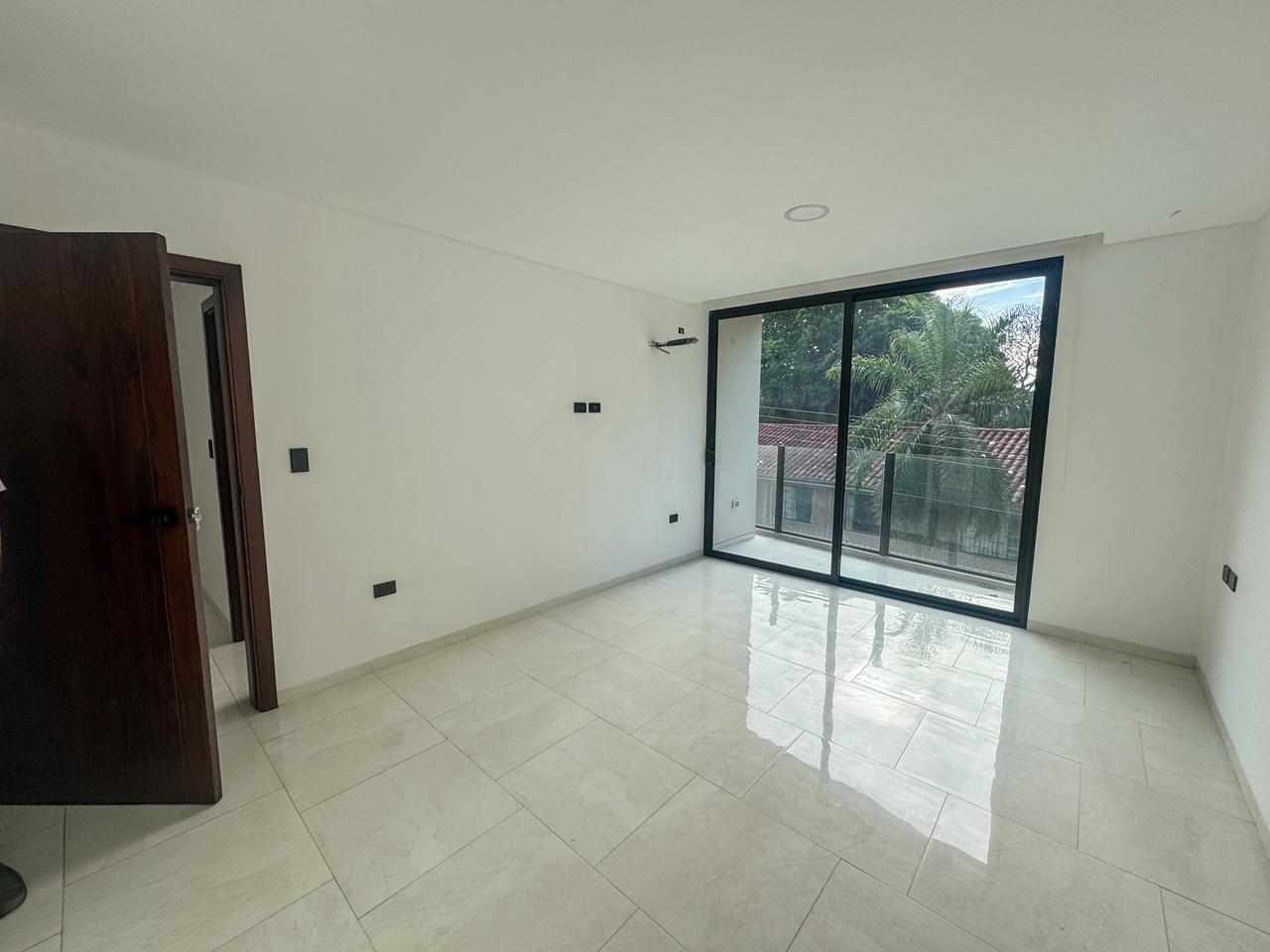 Departamento en Venta5to y 6to Anillo entre Banzer y Beni 2 dormitorios 2 baños  Foto 9