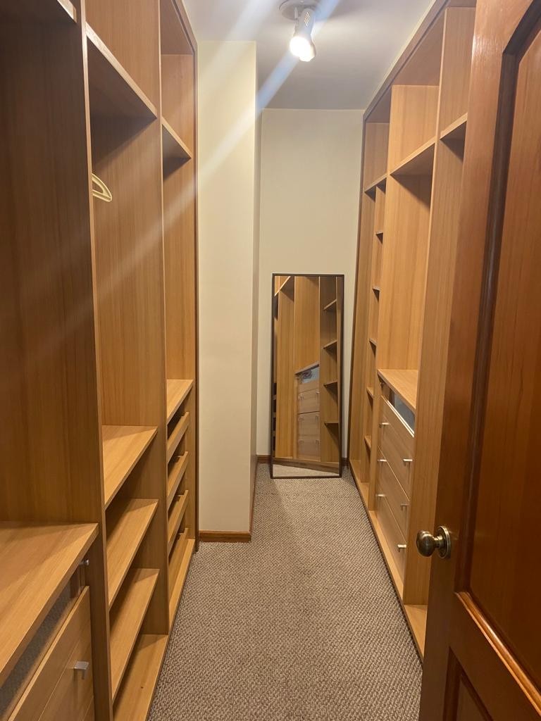 Departamento en AlquilerDepto Alquiler Edificio Exclusivo
Calacoto, 3 dormitorios, 2 garajes 3 dormitorios 4 baños 2 parqueos Foto 4