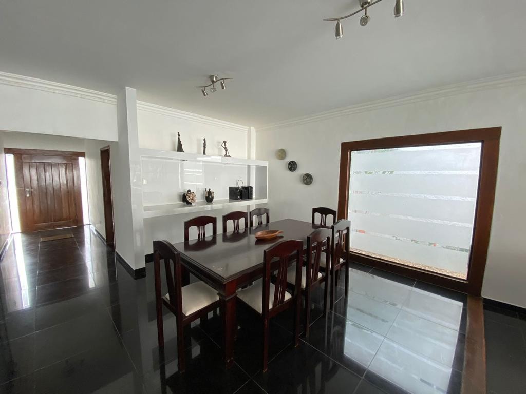 Casa en Entre 6to y 7mo anillo Este en Santa Cruz de la Sierra 4 dormitorios 5 baños 1 parqueos Foto 5