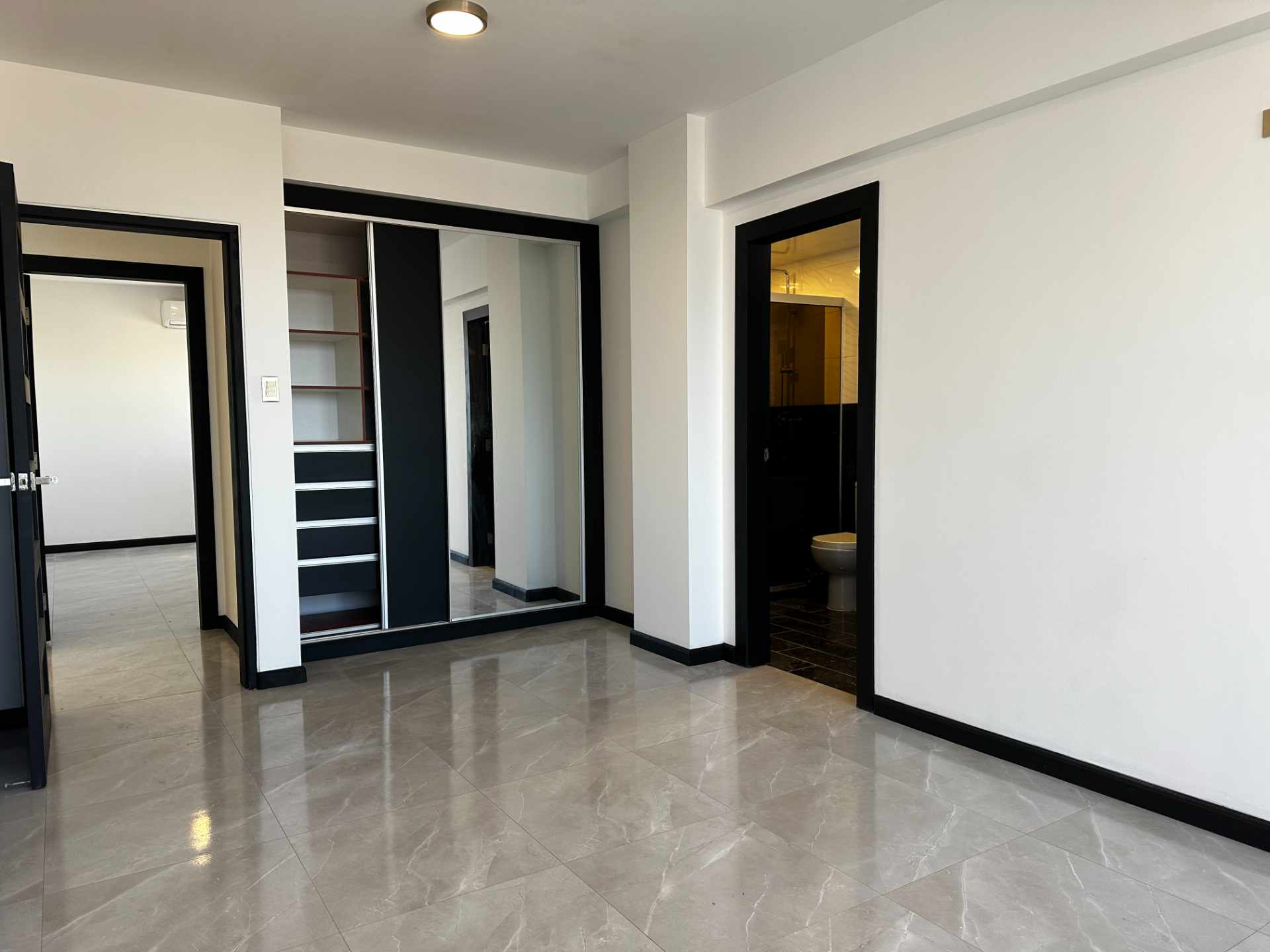 Departamento en AlquilerTorre Magenta - Calle Itenez Nro. 42, a media cuadra de la Av. Trinidad, entre 2do. y 1er. Anillo
 2 dormitorios 3 baños 1 parqueos Foto 5