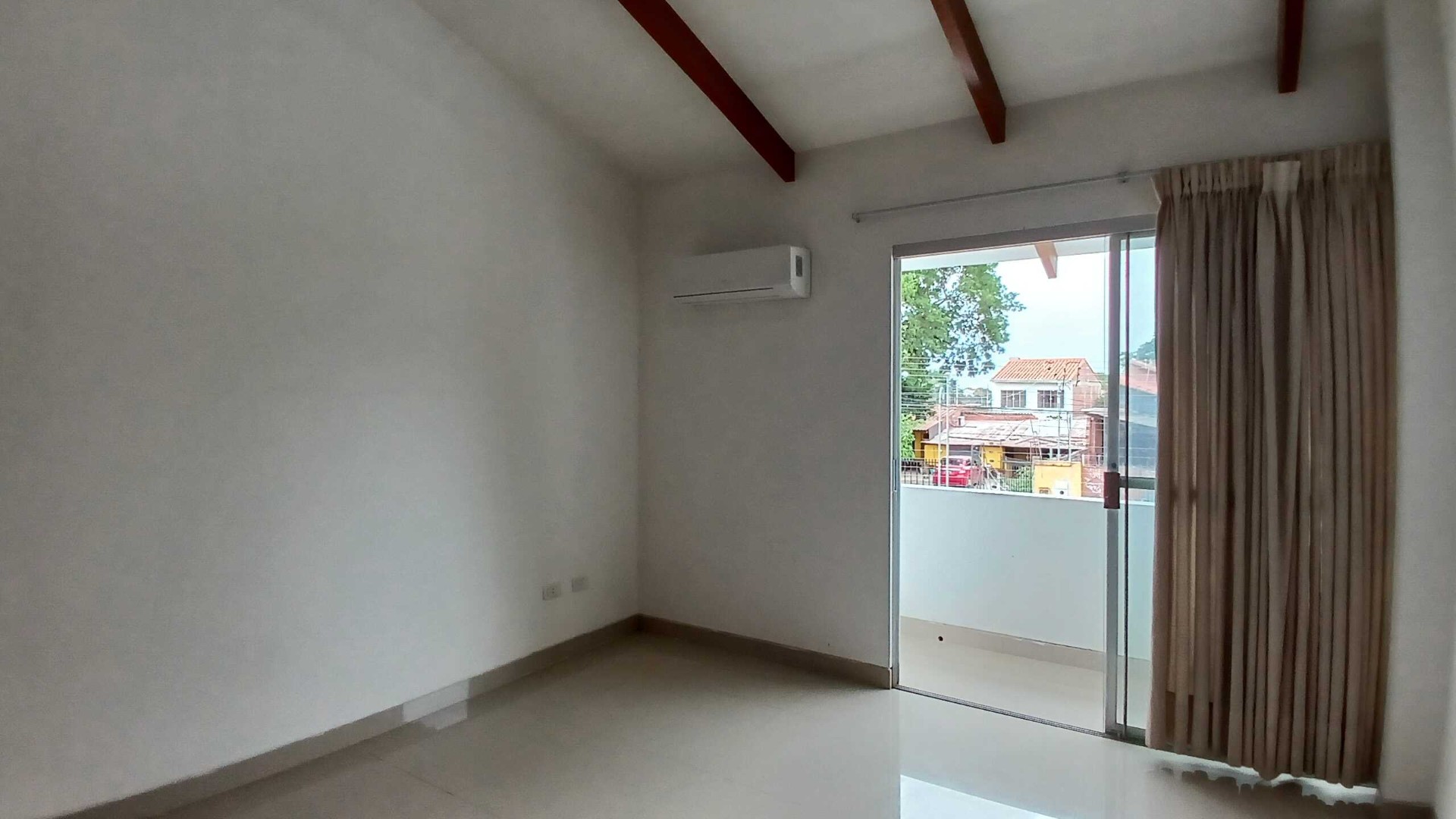 Casa en AlquilerAV. BANZER (6º y 7º Anillo)📍 Ubicación: Detrás del Hipermaxi Foto 14