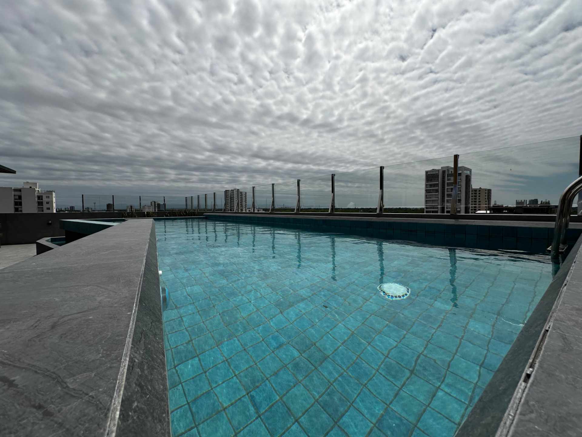 Departamento en Sirari en Santa Cruz de la Sierra 1 dormitorios 1 baños  Foto 24