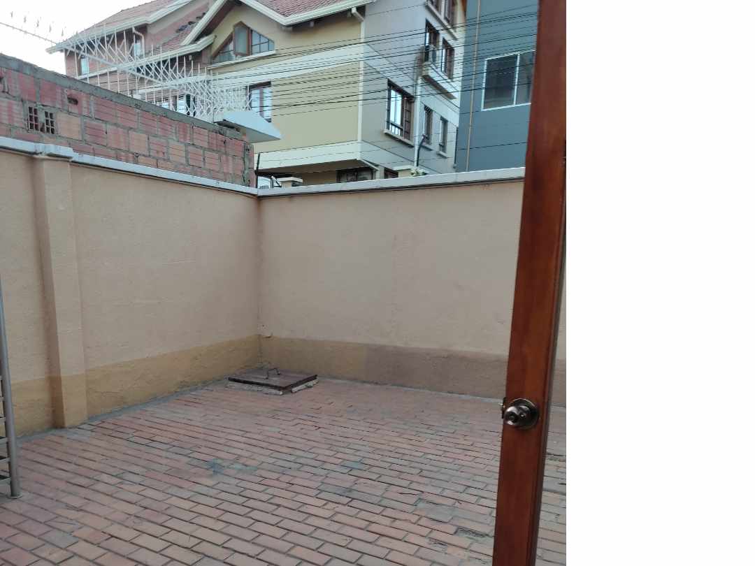 Casa en AlquilerIRPAVI CALLE 7 3 dormitorios 4 baños 3 parqueos Foto 4