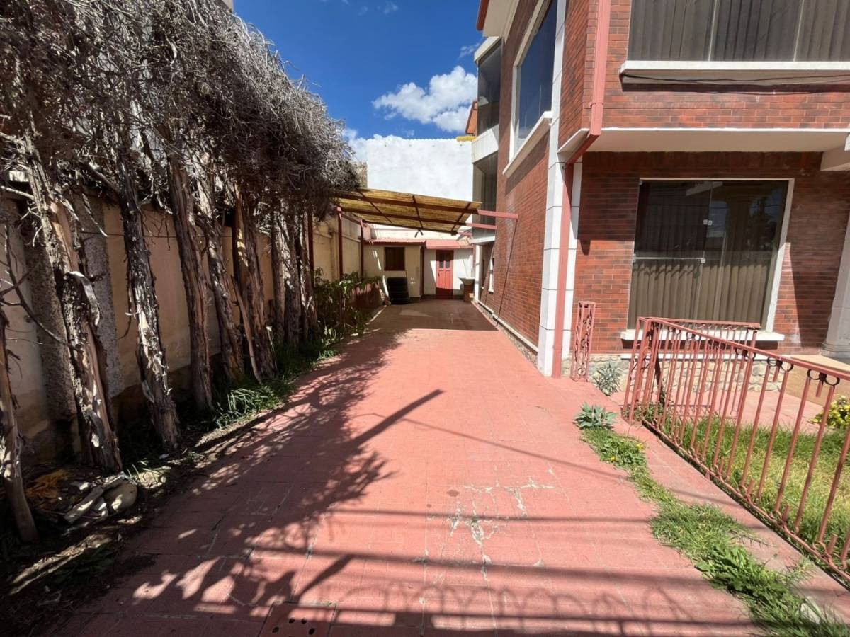 Casa en Calacoto en La Paz 5 dormitorios 5 baños 3 parqueos Foto 13