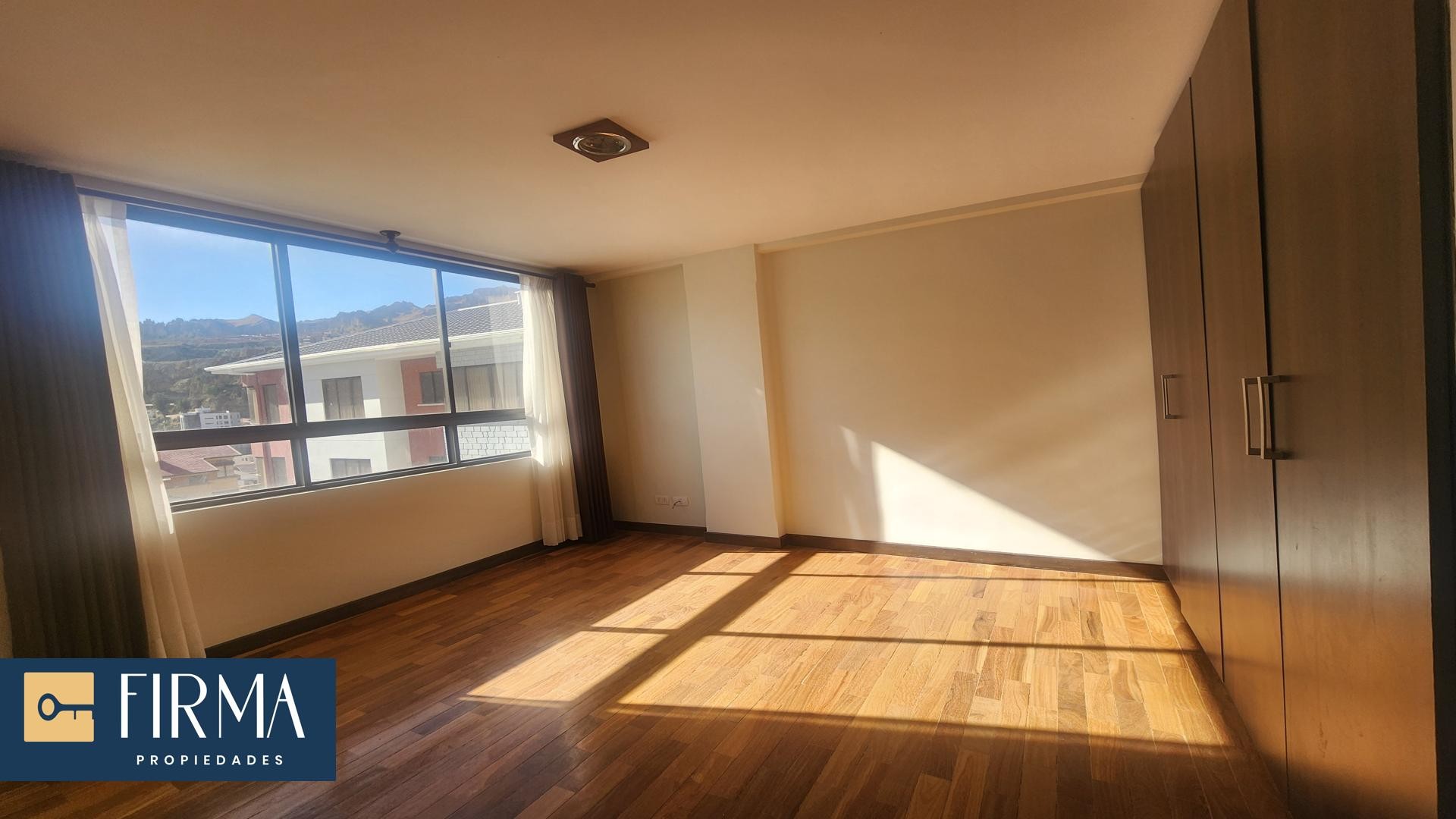 Departamento en AlquilerDEPARTAMENTO EN ALQUILER, ACHUMANI CALLE 40 3 dormitorios 4 baños 1 parqueos Foto 12