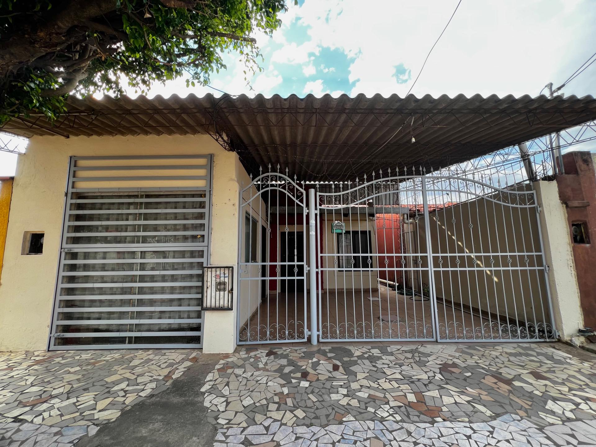 Casa A 2 cuadras de la av. montecristo Foto 1