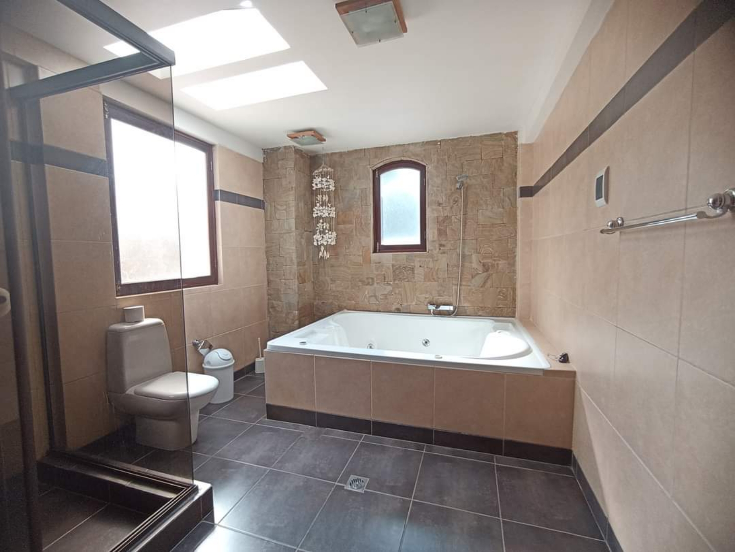 Casa en Irpavi en La Paz 4 dormitorios 5 baños 3 parqueos Foto 3