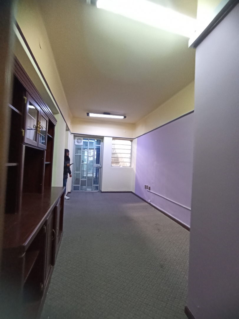 Oficina en Miraflores en La Paz 13 dormitorios 5 baños 2 parqueos Foto 38