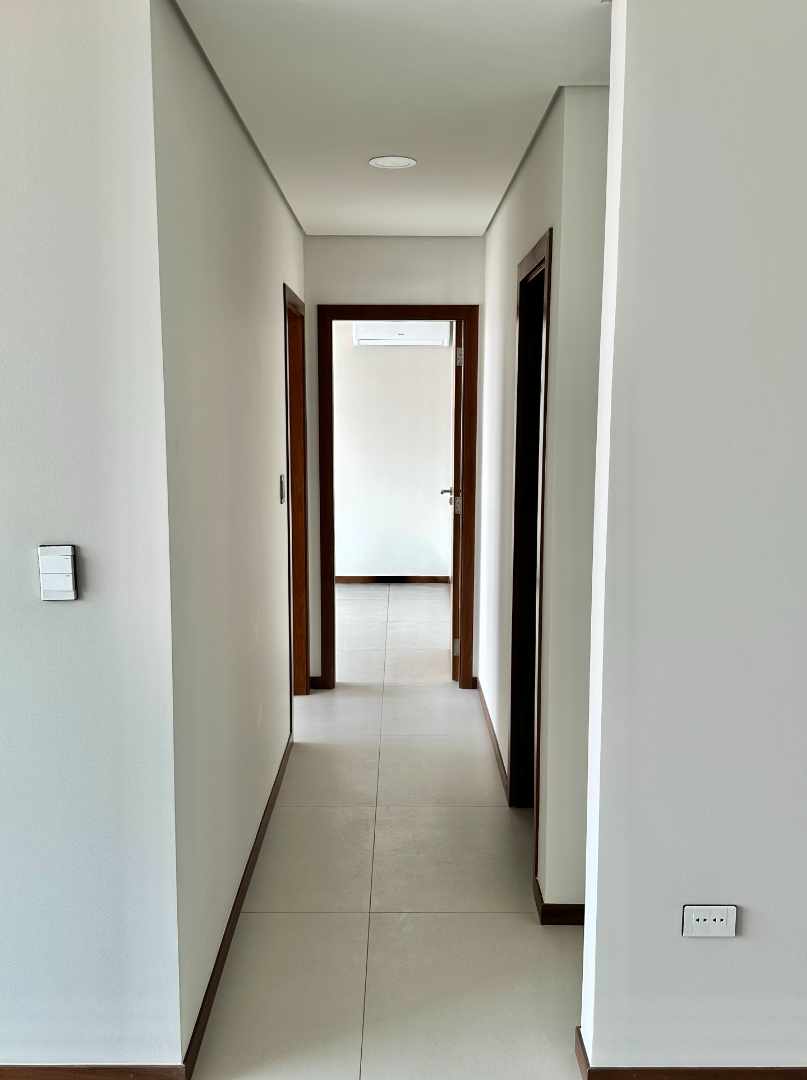 Departamento en VentaAv. La Salle, Calle Luciano Justiniano, Cond. VERTICAL 60 (Lado Equipetrol) Foto 12