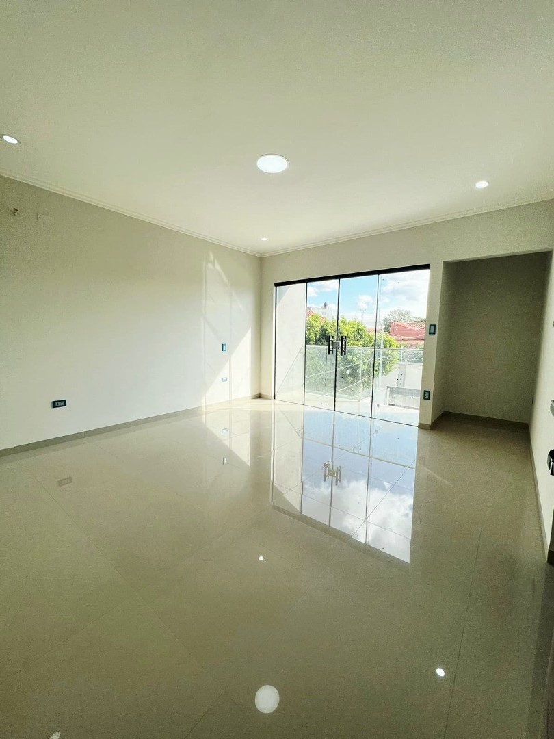 Casa en VentaAv. Alemana entre 7mo y 8vo anillo Foto 11