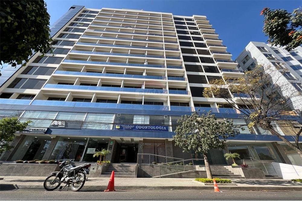 Departamento en VentaAv. Salamanca - Edificio Torre Manhattan 3 dormitorios 2 baños 1 parqueos Foto 2