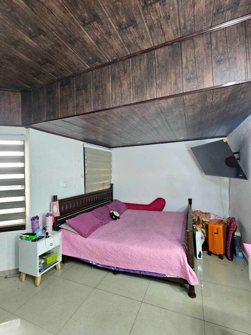 Casa en Entre 3er y 4to anillo Norte en Santa Cruz de la Sierra 4 dormitorios 3 baños  Foto 3