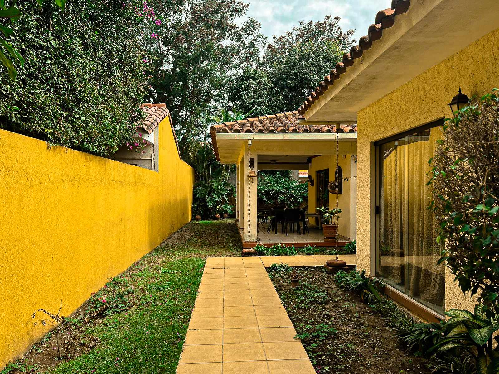 casa-en-venta-en-urb-la-casona-av-virgen-de-cotoca-km-8-entrando-por
