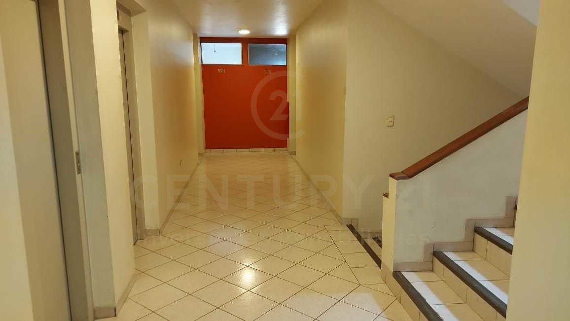 Departamento en Entre 4to y 5to anillo Norte en Santa Cruz de la Sierra 3 dormitorios 4 baños 1 parqueos Foto 2