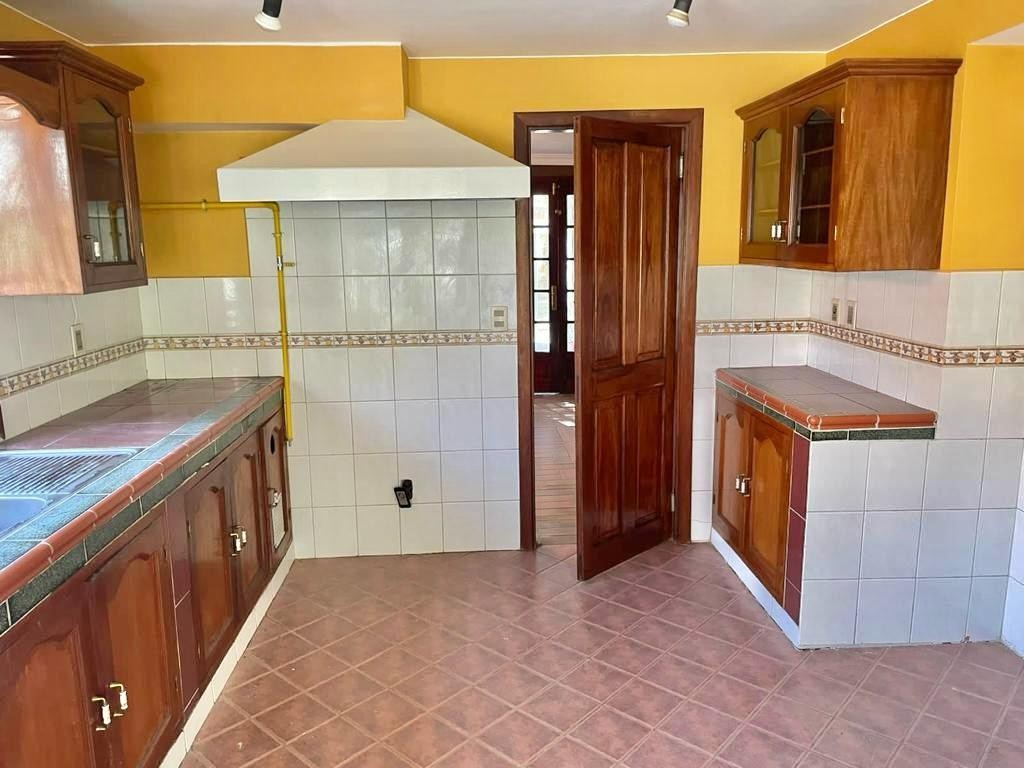 Casa Bonita Casa en Alquiler, 3 dormitorios en suite
Achumani en Condominio Cerrado Foto 12