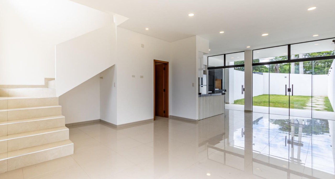 Casa en Venta(TC 7) Urubo, a 3 min. del puente. Condominio Cerrado  Foto 3