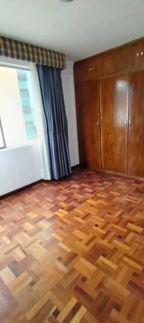 Departamento en AlquilerAV. ARCE  3 dormitorios 4 baños 1 parqueos Foto 4