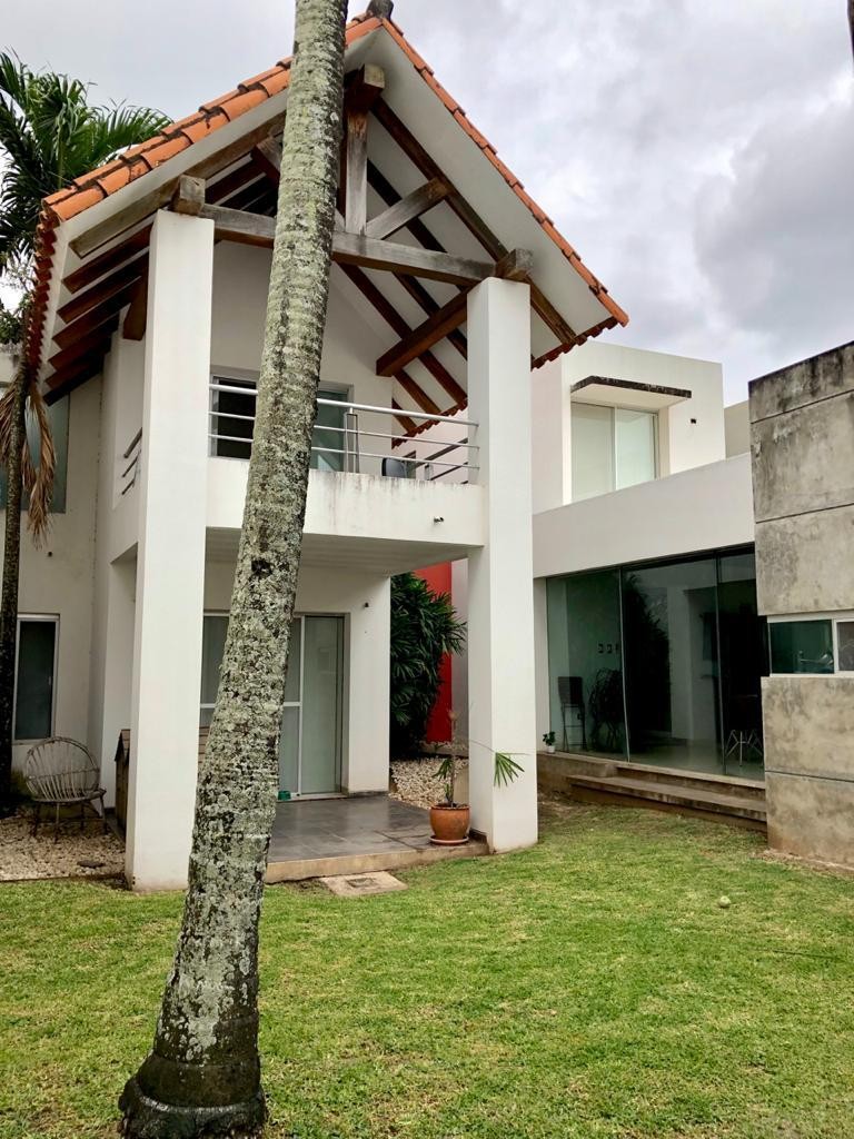 Casa en VentaUrbanización El Remanso 1, calle 1 este #8450 3 dormitorios 5 baños 1 parqueos Foto 2