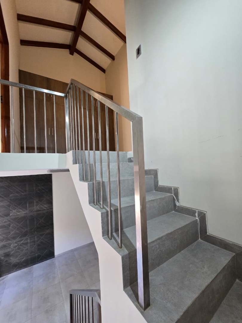 Casa en Entre 4to y 5to anillo Norte en Santa Cruz de la Sierra 4 dormitorios 3 baños 2 parqueos Foto 2