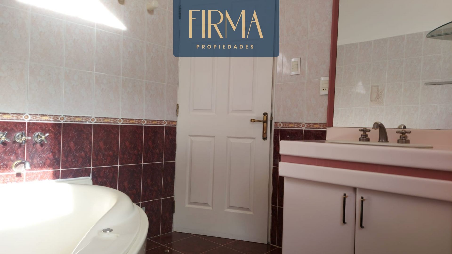 Casa en Cota Cota en La Paz 3 dormitorios 4 baños 2 parqueos Foto 5