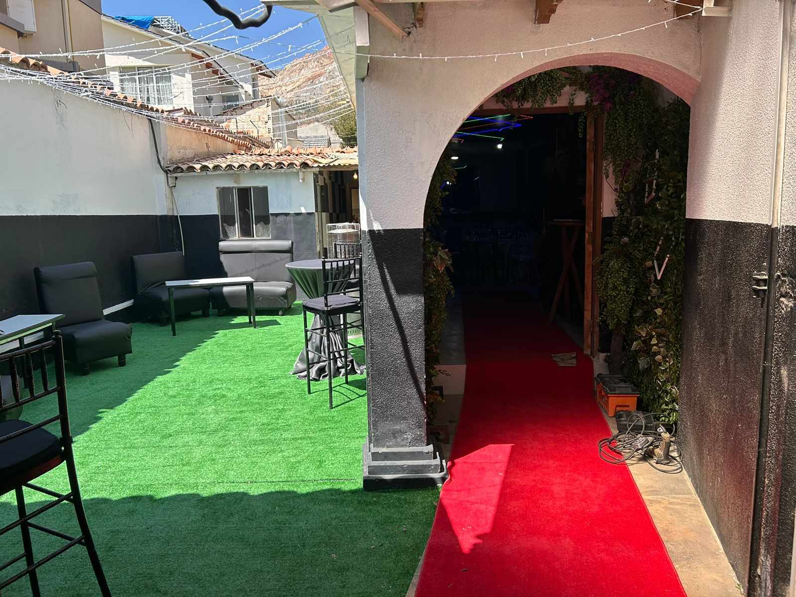 Casa en Venta<b>SALON DE EVENTOS EN VENTA EN AUQUISAMAÑA</b> 1 dormitorios 4 baños 1 parqueos Foto 5