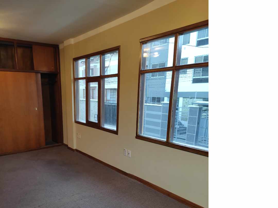 Casa en AlquilerIRPAVI CALLE 7 3 dormitorios 4 baños 3 parqueos Foto 8