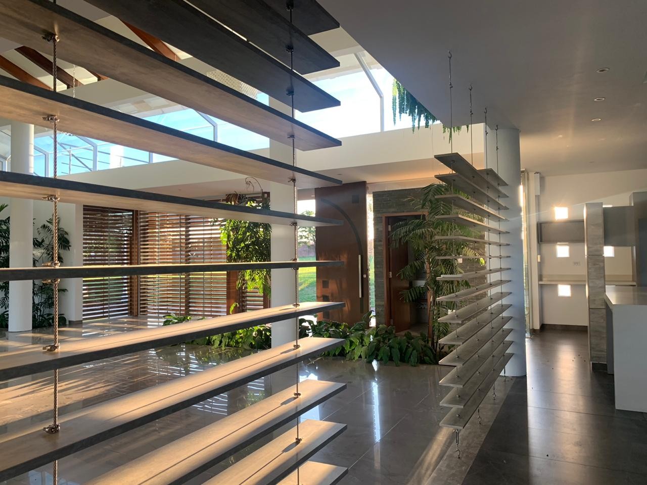 Casa en Urubó en Santa Cruz de la Sierra 5 dormitorios 5 baños 2 parqueos Foto 2